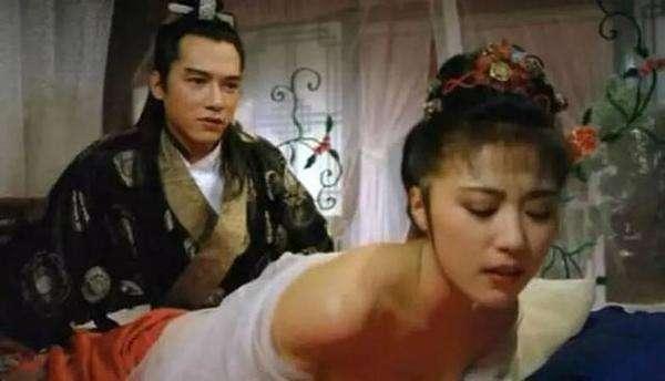 古代的贪官和有钱人竟然把美女当痰盂和棋子，用黄金做马桶