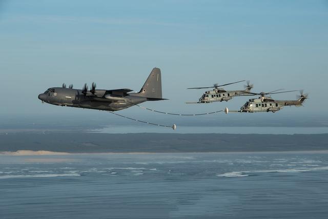 直升机也能空中加油，但掌握此技术的国家只有