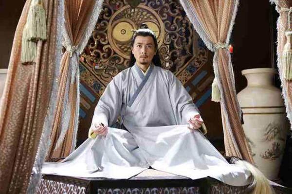 被人请去画像，画出一只狐狸，道士一出手，狐狸想逃也逃不掉