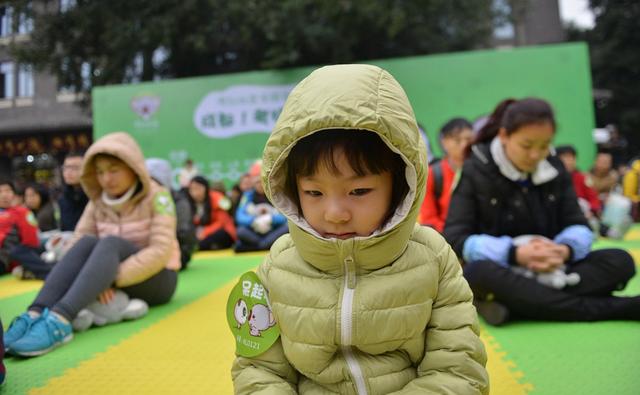 孩子发呆爱走神，是智力不高的表现？合理的引导也许会得到惊喜