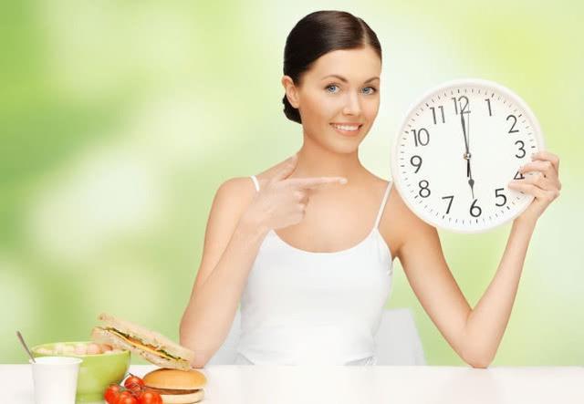 为了减肥，不吃晚饭会瘦吗？专家：即便能瘦身体也要承担6个后果