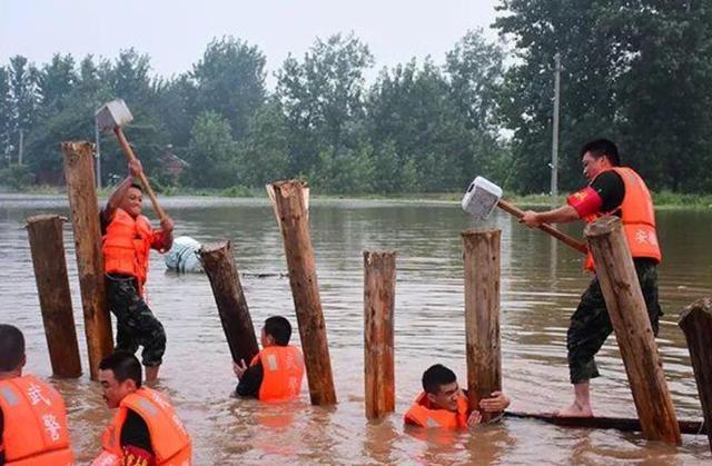 “八一”建军节，向人民英雄致敬