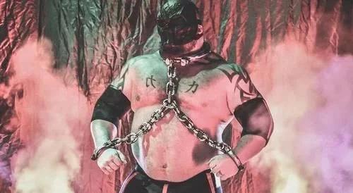 世界上最强壮的男人，梦想成为施瓦辛格，却练