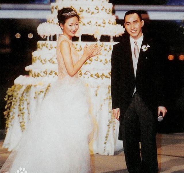 赌王的三位儿媳现身葬礼：两位儿媳是内地人，仅大儿媳是富家千金