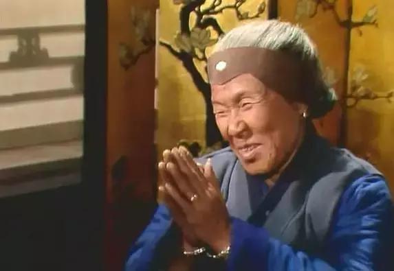 《红楼梦》：你瞧不起的刘姥姥，才是真正的“