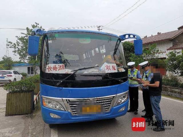 治理|重庆交巡警即日起将开展农村公路违法超员、载人专项治理行动