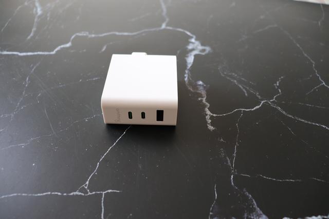 出差旅行中一个就够了-Omthing 65W氮化镓充电器