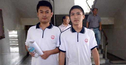 6年前两位江西少年，宁愿错过高考来拯救全车人性命，后来如何？