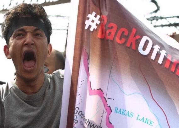 印度1.2亿人口失业后，同时在多线主动出击，与