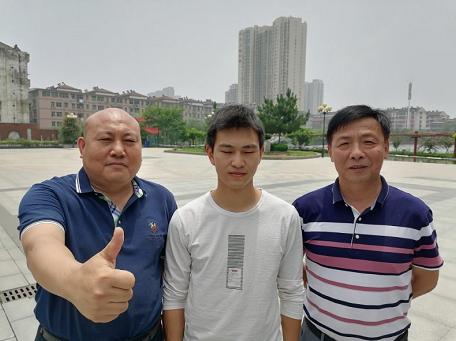 湖北武穴：郭林云与歹徒搏斗中3刀，两年从军，军魂入骨