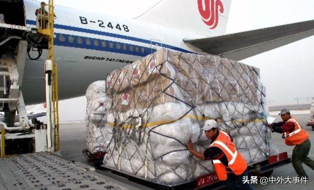 特朗普欺人太甚! 中国援助物资被美无耻拦截, 该