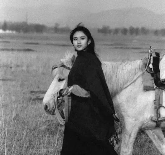 62岁杨丽萍：她一出道就自带光环，熟龄天真下是极致女权主义！