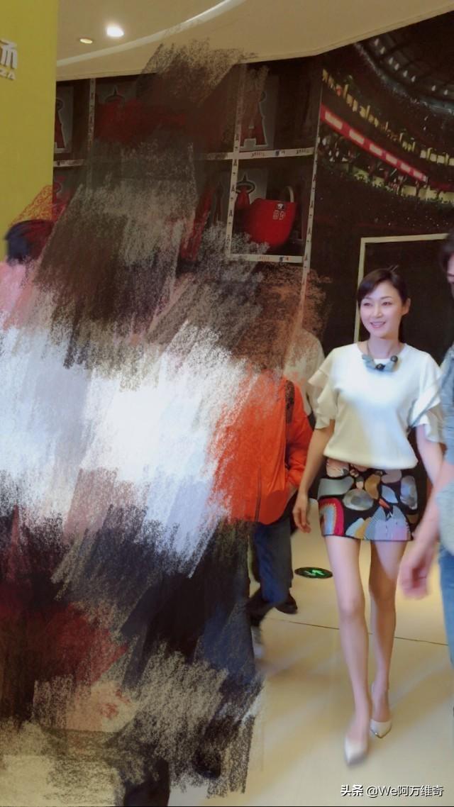 国内娱乐圈里这些美腿的姐姐们，你慕了吗？手