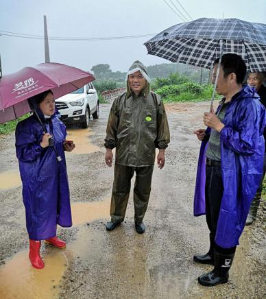 湖北黄梅：濯港镇3000干群投入防洪抢险
