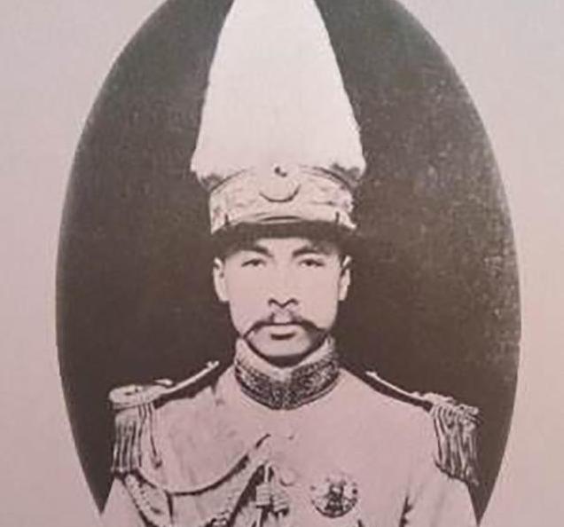 他是民国知名将军，因妻子太美被人暗杀，现今