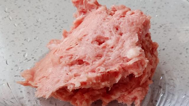 自制糯米肠家庭做法，软糯咸香，好吃又营养，出锅抢着吃，真解馋