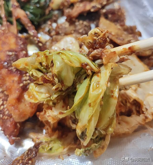 一条街占俩门店，一间炸串一间堂食，终于吃到新鲜出炉的裹面肉筋