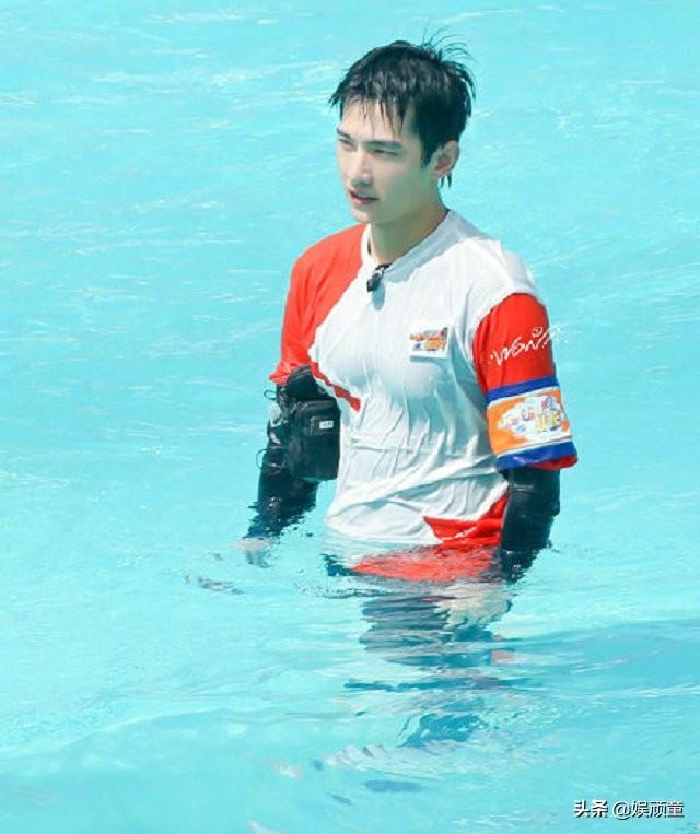 杨洋录制《元气满满的哥哥》，为防止危险，湖