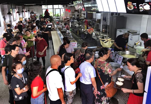 你家附近有吗?重庆首个大型社区食堂10元可以吃一天
