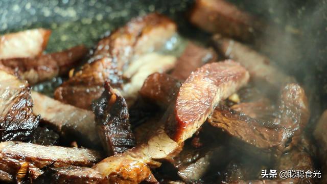 秘制麻辣牛肉干的做法，低热量增加饱腹感，夏天必不可少的小零食
