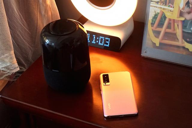 华为AI音箱2电池版：可无线移动的智能AI音箱