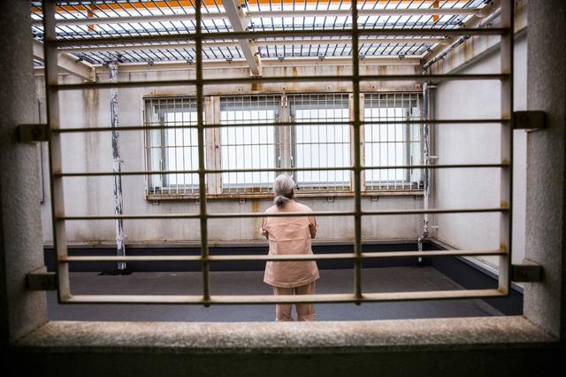 日本老年女性犯轻罪入狱养老 因为没有钱也找不到食物！