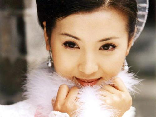 当年大火的万人迷陈好，为爱隐退娱乐圈，如今