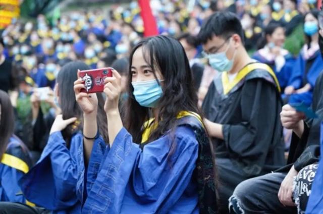 拥抱改变｜校长张宗益在重庆大学2020届学生毕业典礼上的讲话