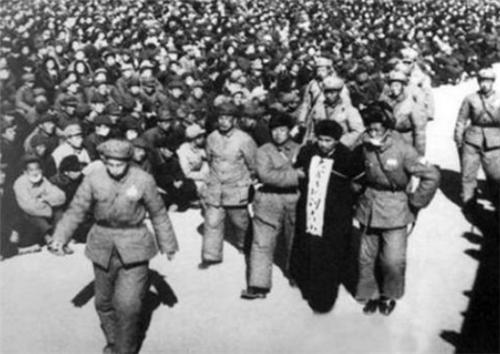 新中国第一位巨贪刘青山，死后留下3个儿子，现