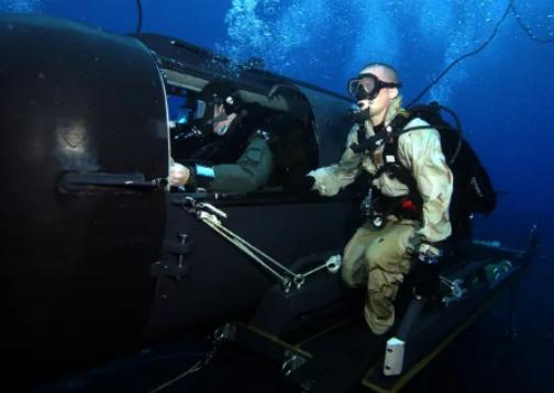 曾爆出“强奸名单”，佛罗里达号核潜艇回港，执行2年半秘密任务