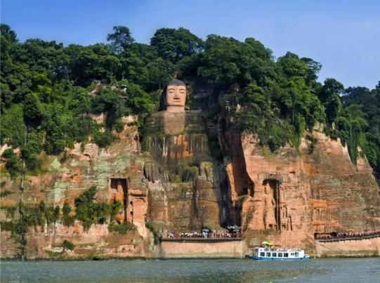 我国最真实的大佛，曾经一度闭眼四次，信徒们