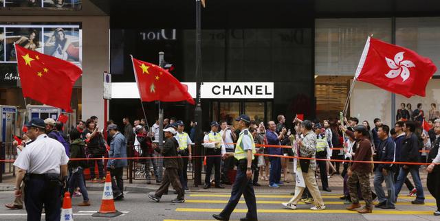 公开承诺“港独”护照？香港暴徒开心不已，然