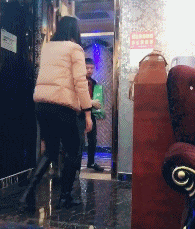 搞笑GIF：你不好好学习打扰人家干嘛啊