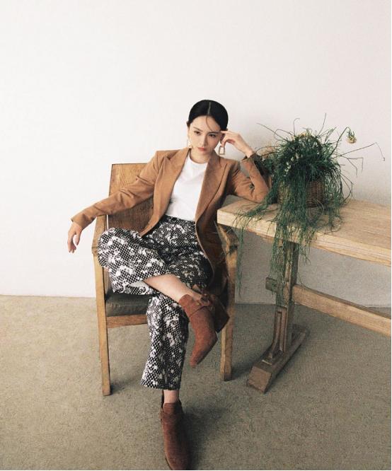 当妈的邓莎素颜太真实，虽然有点黑眼圈，但是