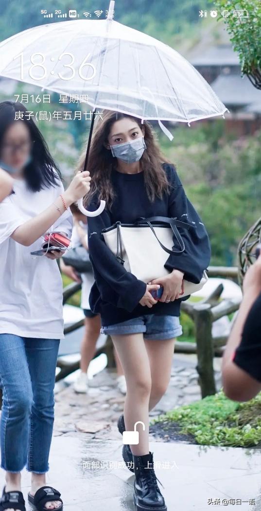 硬糖少女希林综艺生图：戴墨镜御姐范儿十足，