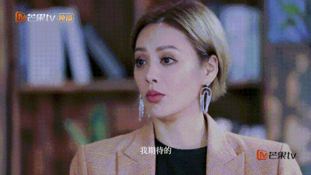 48岁逆龄出道，翻遍中国影史，也找不出这样“乘风破浪的姐姐”