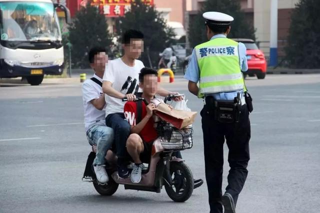 電動車有后座，為啥就不能載人？別再抱怨了，都是為了你好