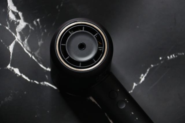 小适高速电吹风上手体验，让头发感受万般呵护