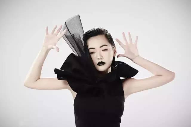 求求你赶紧离婚吧！跪在婚姻里的小S，洗发水都是绿的