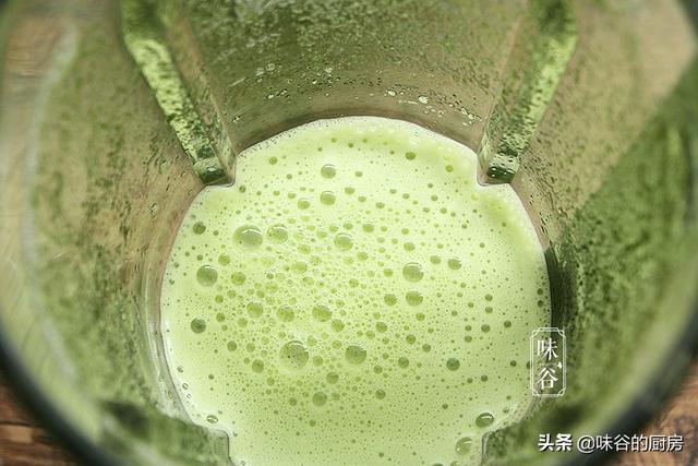 黄瓜皮别扔了，变废为宝做成美食，清凉爽滑又解暑，比凉皮还好吃