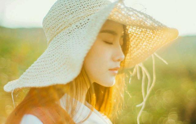 女人经常和你开这4个“玩笑”，证明她对你有意思，千万别傻了