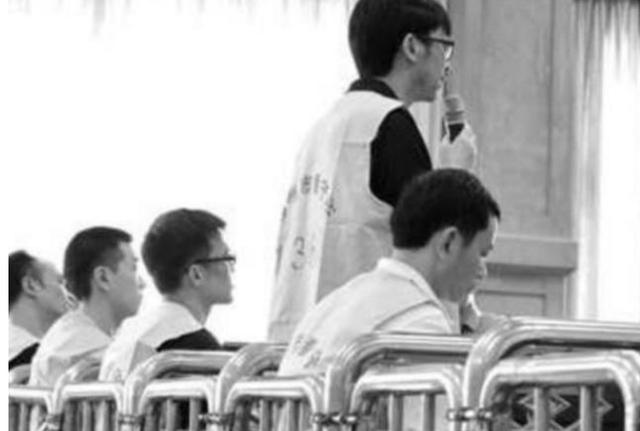 为买iPhone卖掉一个肾，如今手机不值百元，曾经卖肾少年现况如何