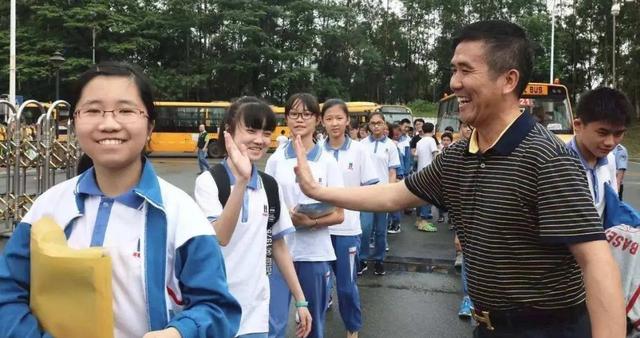 女孩|一字马女孩高考成绩457分 高兴的说：有书读就放心了