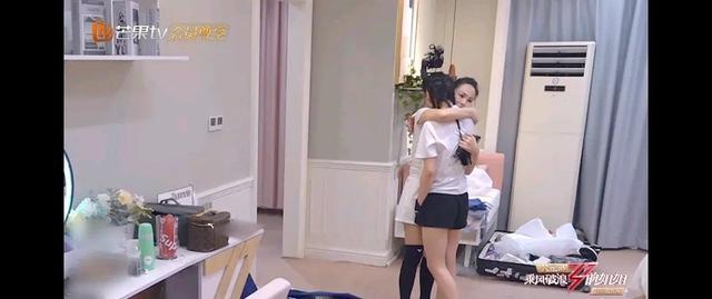 也要|黄圣依哭泣时也要插兜 这个梗是过不去了