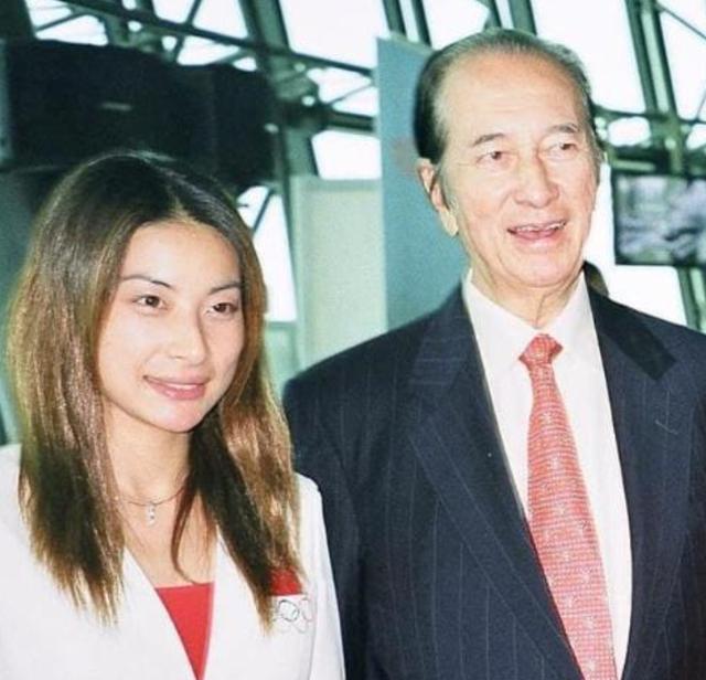 珍贵|霍启刚公开珍贵合照悼念赌王 何博士是我和晶晶媒人