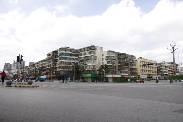 疫情在国内慢慢下降，警惕失业，倒闭潮