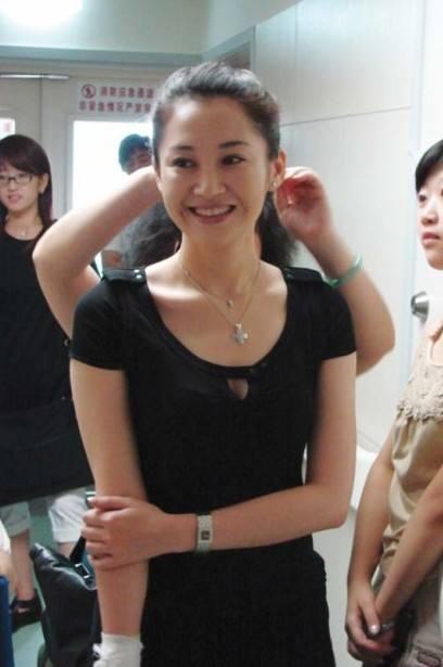 51岁的许晴：情史如此丰富，为何至今仍单身？网友表示：不敢娶