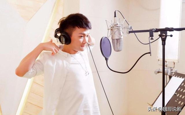 张雨绮质问周深你没在法国排队吗？周深回应：