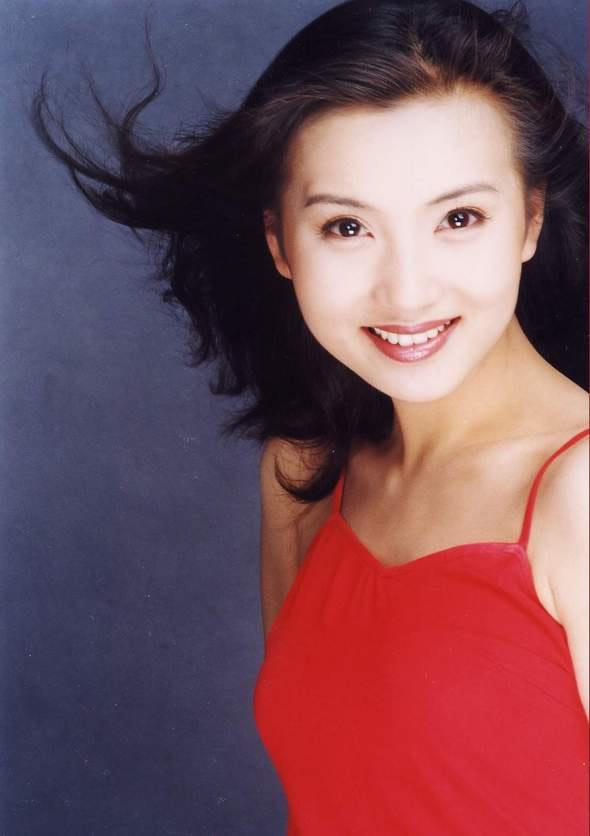 当年大火的万人迷陈好，为爱隐退娱乐圈，如今