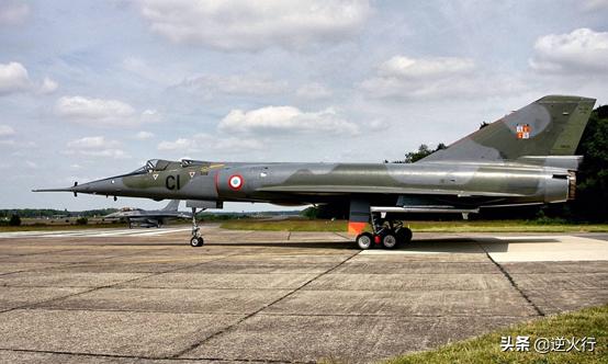 袖珍的法国超音速幻影Ⅳ轰炸机，战斗机改来的